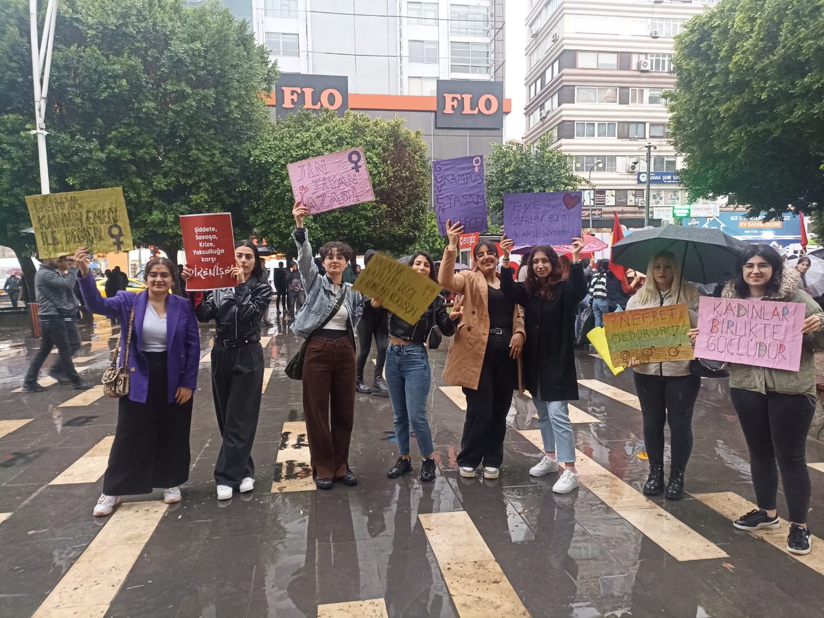 cukurova_n's tweet photo. 25 Kasım yürüyüşümüzü gerçekleştirdik ve basın açıklamasına katıldık 💜
#25KasımKadınaŞiddetleMücadeleGünü 
#25kasımkadınasiddetehayır https://t.co/x6dqUjuCfg