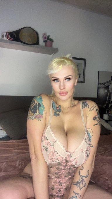 Wanna chat, book a massage, see more... become my friend on F2F ... just push 🫦 the link! https://t.co/suMlRCWCmq