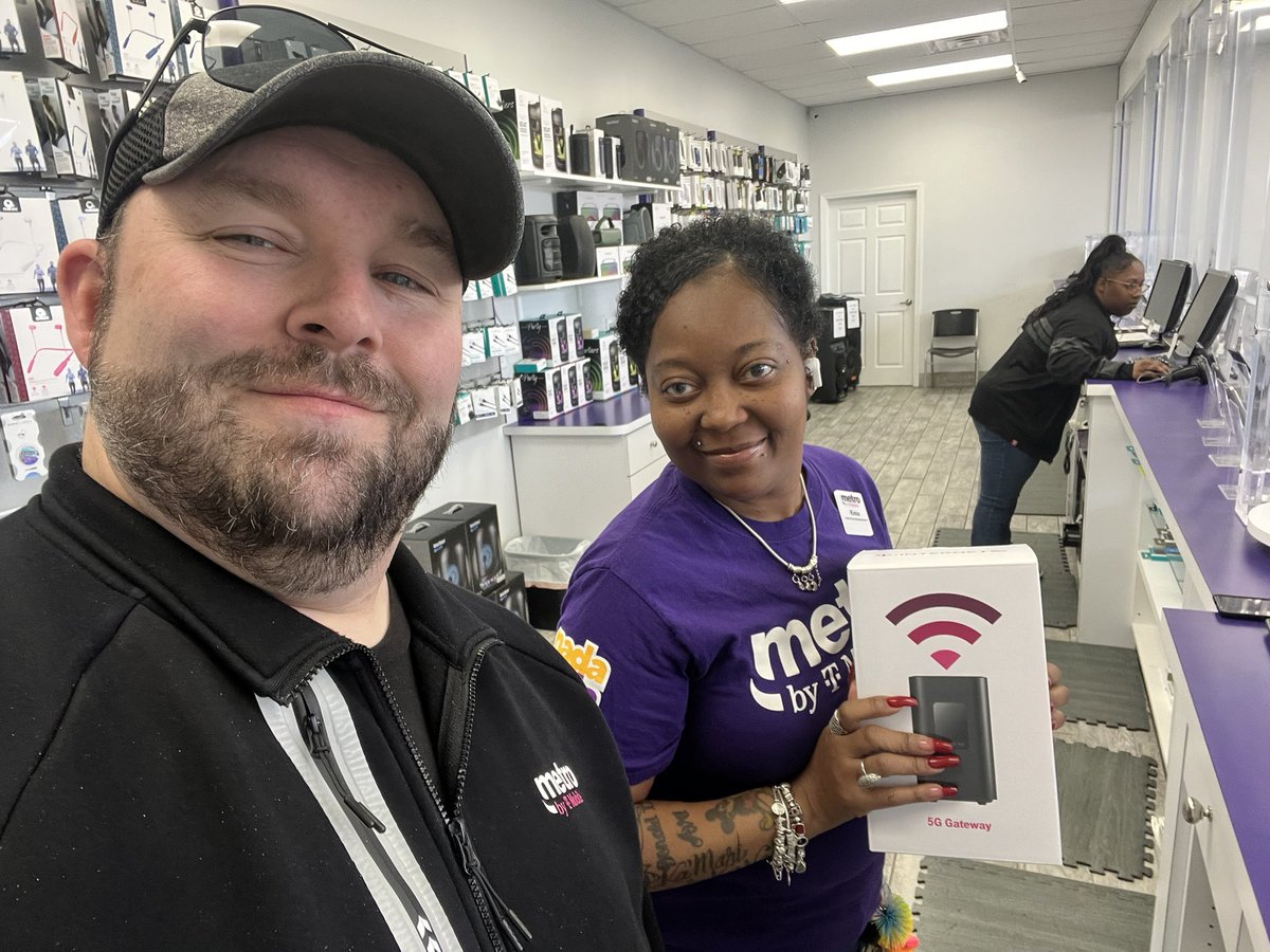 Joe Monge (@joe_monge1) on Twitter photo Visiting 2061 Dort and here’s Kinia with yet another HSI sale! <a href="/WinstonAwadzi/">Winston Awadzi</a> <a href="/thayesnet/">Terry Hayes</a> @KHibMagenta Visiting 2061 Dort and here’s Kinia with yet another HSI sale! <a href="/WinstonAwadzi/">Winston Awadzi</a> <a href="/thayesnet/">Terry Hayes</a> @KHibMagenta
