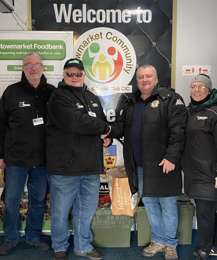 Thank you to @arber_boy @OffsideTrust for bringing along items for our collection for the Stowmarket & Area Foodbank today.