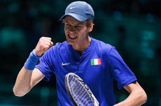 adriseu's tweet photo. Ciao, sono Jannik Sinner e vendo sogni che diventano solide realtà! 👏👏👏
#CoppaDavis https://t.co/Zj2kZY83kB