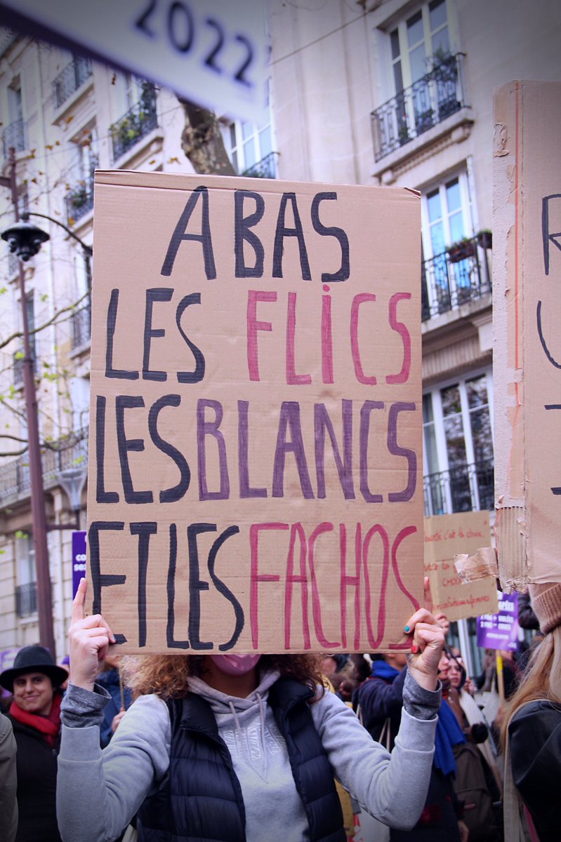 CordierAlice2's tweet photo. Dites vous qu’on a pu entrer et rester à la manifestation « féministe » avec ces slogans sans aucun soucis.

Alors que si on arrive en étant Némésis, nous sommes expulsées en 3min top chrono.

Lunaire. https://t.co/aMoS15mnKj