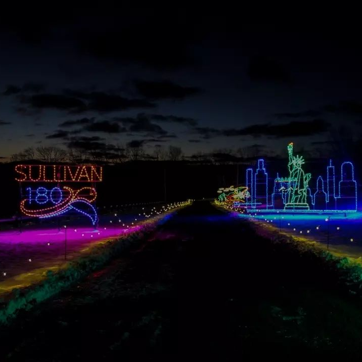 sullivancats's tweet photo. Peace, Love &amp; Lights is back at Bethel Woods!

Partial Week Schedule: 
Nov 24 ‐ 26, Nov 30 ‐ Dec 3, &amp; Dec 7 ‐ 10.
Daily: 
December 14 ‐ 31.

5:00-10:00 PM Last entry at 9:00 PM.

For more info. &amp; to purchase tickets ➡️  https://t.co/1jP614DmOi https://t.co/QRmZo5fYkt