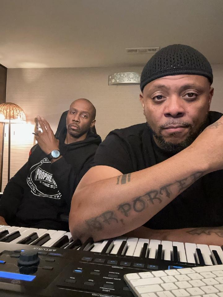 prophecymc's tweet photo. "You still doing ya lil music thing"? Nah, I'm on my heavyweight shit now! @mRpOrTeR7 #PlanItDope #producer #producerlife #producergrind #producerlifestyle #hiphop #rap #soul #music #instrumental #instrumentalhiphop #instrumentalmusic #indiemusic #indieartist #spotifyplaylist https://t.co/aC0sUjUsDD