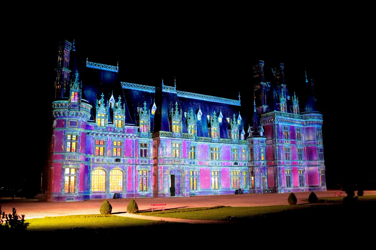 🎄 Noël à Trévarez commence aujourd’hui ! 📅 Rendez-vous jusqu’au 14 janvier au Domaine de Trévarez pour découvrir un univers féérique, mis en lumière par les allumeurs d’images de la compagne Spectaculaires. 📷Elodie HENAFF @cdpfinistere @Toutcommence29