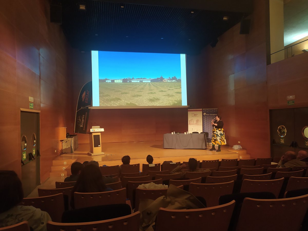 And now Alex Kriti is showing her experiments in growing cereals 

Modern Experimental Cultivations and Charring Experiments of Barley; Methods, 
Preliminary Results, Challenges and Possibilities 

#AEA2023Tgn #Tarragona
#Archaeology
#conference