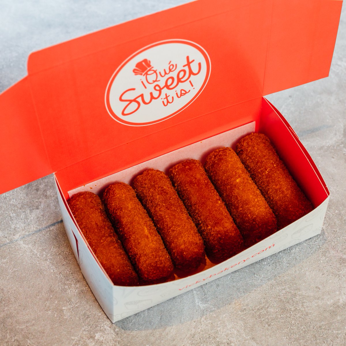 VickyBakery's tweet photo. Una sonrisa inside each box 😁 #QueSweetItIs #VickyBakery #másfamilytime https://t.co/Gfwwk93RCX