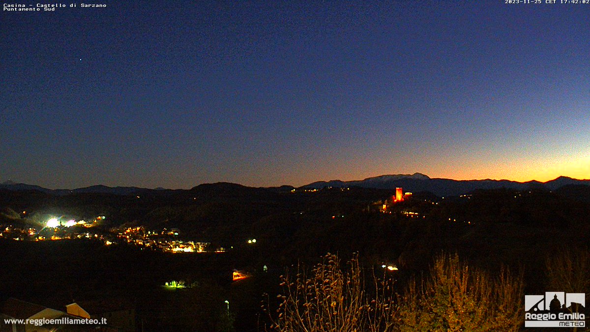 remeteo's tweet photo. C'è poco da fare, quando soffia il #Fohn la giornata non può essere che magnifica come quella di ieri, oggi e domani! 
Debole peggioramento in vista per lunedì che dovrebbe portare qualche goccia in serata e qualche fiocco di neve in montagna❄️
Seguici su: https://t.co/Vq8Fi14bAn https://t.co/Mzpfep7PI1