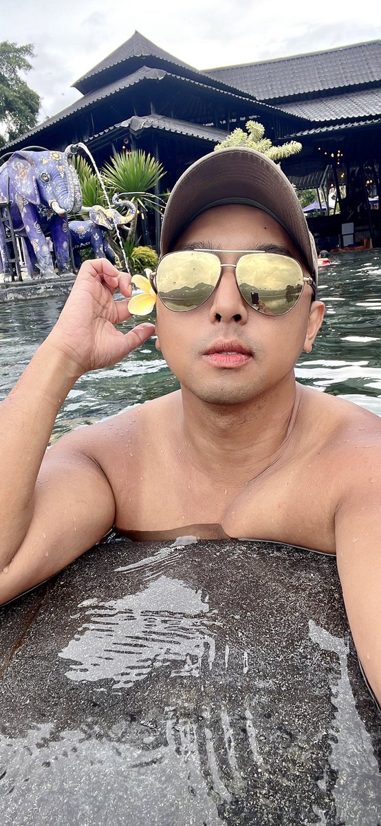 WTHMF_'s tweet photo. Shout out from Bali hot spring 🥰 https://t.co/eA0NP4P5Zo
