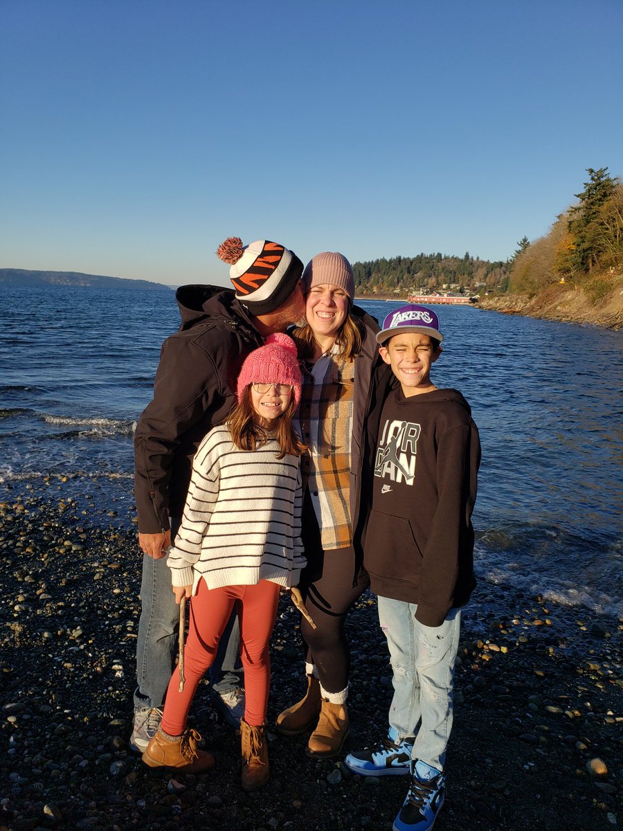 DaltonSignature's tweet photo. We took a DEY trip to Seattle WA yesterday to spend time with family! #DaltonFamily #GreysonTrey #TeaganRae #CaitilinNicole #GavinFamily #MartinFamily https://t.co/o1opBLAJhE