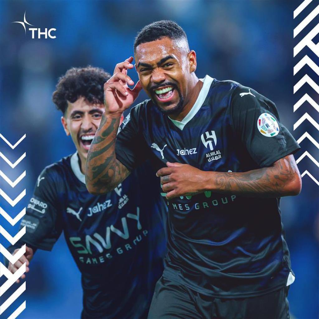الصدارة ما تعرف إلا #الهلال 
مبروك لجماهير الأزرق فوز مستحق👏🏻💙 

#الهلال_الحزم