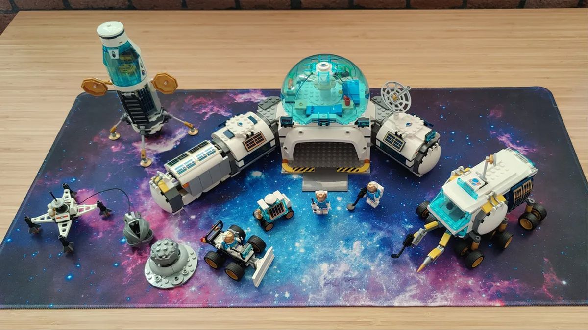 marcusbwebster's tweet image. #legocity #legocityspacesets Lego City's Lunar Research Base is 20% off for Black Friday space.com/black-friday-l…
