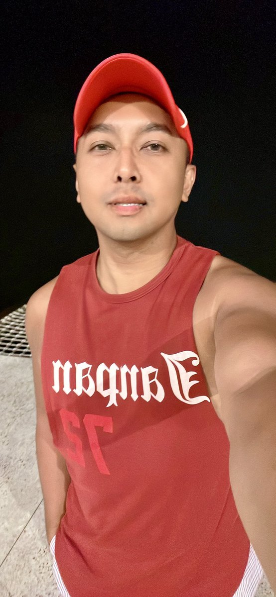 WTHMF_'s tweet photo. It’s cold tbh n I eventhough I am cold.. I am loving the aircon weather 🥰 https://t.co/RA0XAEQHFe
