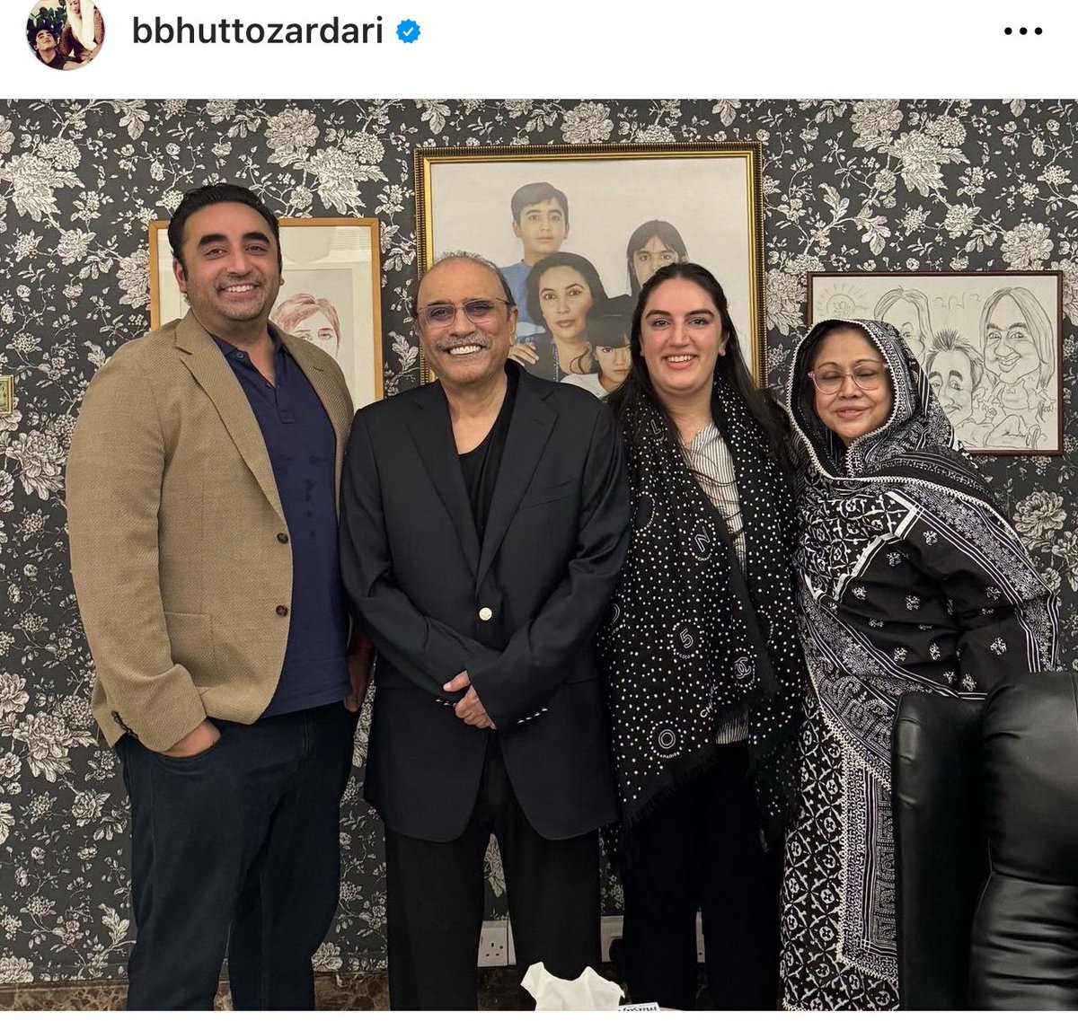 rameez_zaur's tweet photo. Chairman PPP @BBhuttoZardari 
@AAliZardari  President Asif Ali Zardari 
 Adi @FaryalTalpurPk &amp; Bibi @BakhtawarBZ today at Dubai. #PPPFamily https://t.co/rCQdLDgNPx