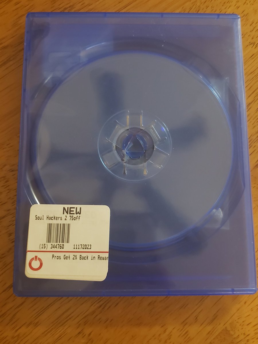 jamison_soto's tweet photo. Hey @GameStop , at what point during your ordering process does buying something "new" ACTUALLY mean send me something not new &amp; incomplete?🤔

Guess I'll just have to be more specific next time I'm in your shop. 

Lol jk, there won't be a next time.
#videogames 
#PlayStation https://t.co/Qdz86eYuD6