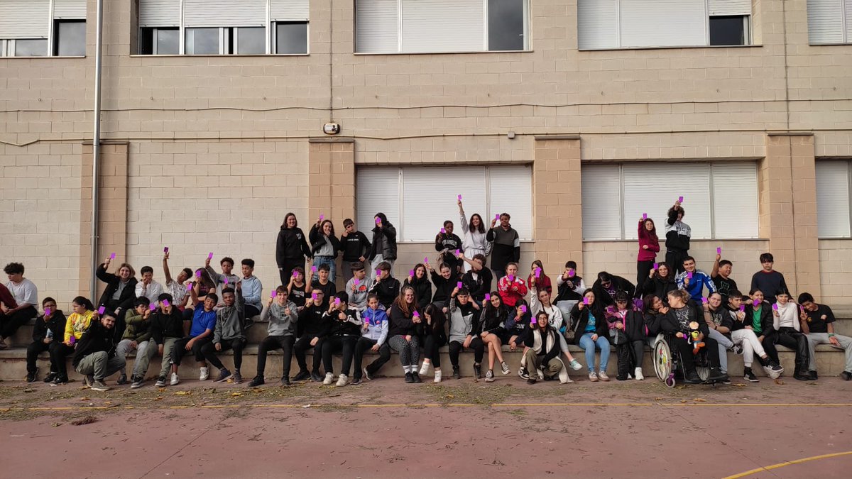 XEASC's tweet image. Avui hem realitzat la III jornada antimasclista interentitats!
Més de 80 joves de 6 entitats van trobar-se per participar a activitats esportives, jocs inclusius i dinàmica de sensibilització i debat. La conclusió és que tothom hem de prendre partit contra les violències.