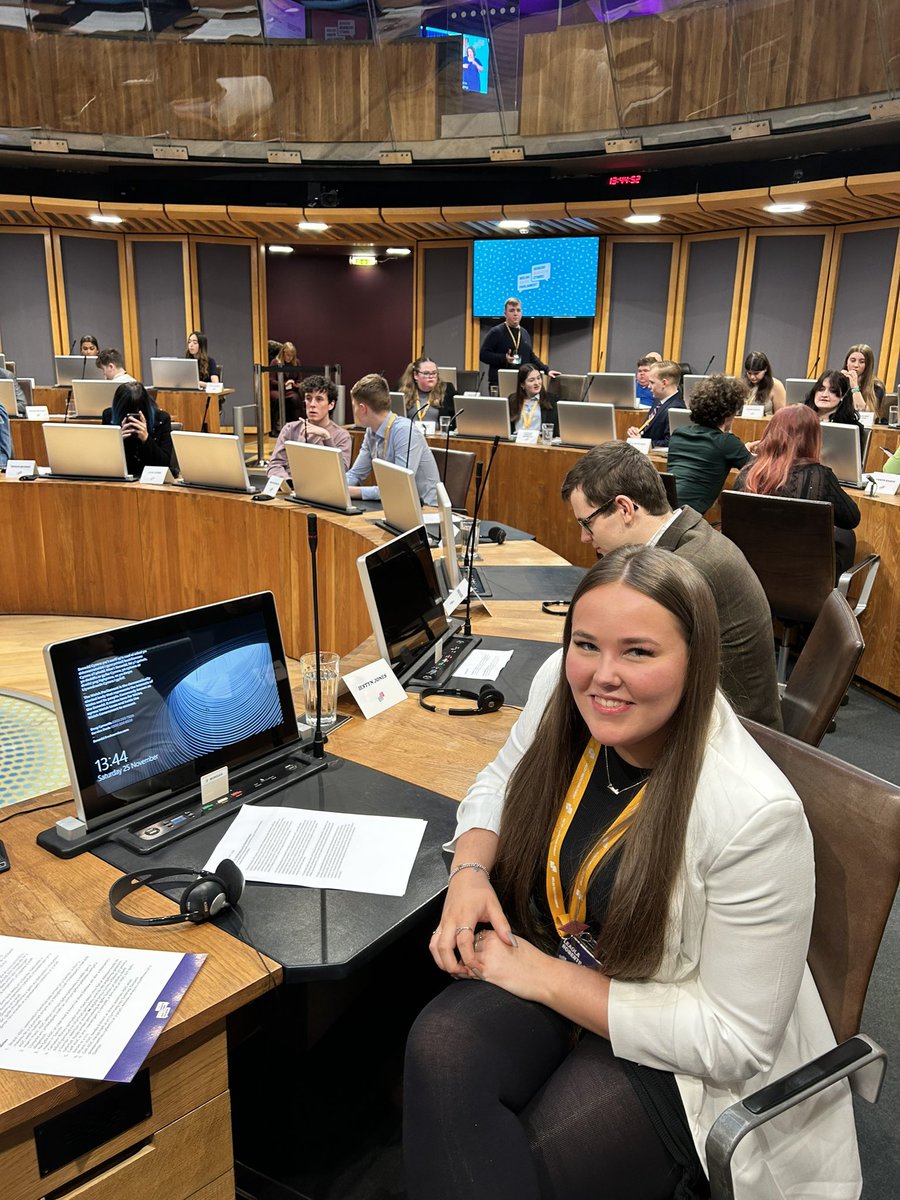 Leaola (@lolly_rb) on Twitter photo One final time in the Chamber… for now. Grateful to be able to present a 90 second statement on the importance of PE as well as the recommendations from our MySchoolDay report. Thank you <a href="/WelshYouthParl/">Welsh Youth Parliament</a> One final time in the Chamber… for now. Grateful to be able to present a 90 second statement on the importance of PE as well as the recommendations from our MySchoolDay report. Thank you <a href="/WelshYouthParl/">Welsh Youth Parliament</a>