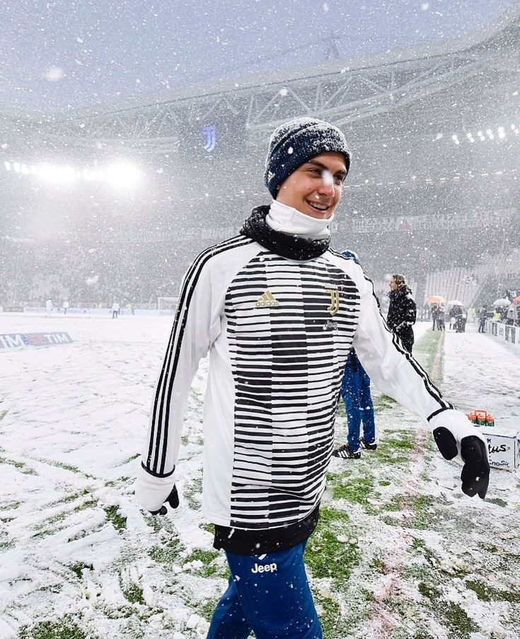 mfimports11's tweet photo. ☃️ A melhor época do ano está chegando, e fica melhor com futebol. https://t.co/sZu0B19iqQ