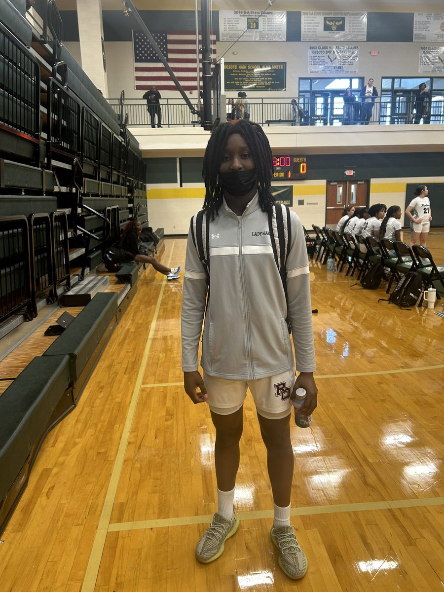 Day 1 Standouts at The Feast Showcase 
Ava Womack (2027) Red Oak HS 16pts 

-Athletic guard that plays with great pace
-Finishes around the rim well
-Her length allowed her to stay in the passing lanes getting deflections or the steal. 
#SkillsPayBills #TheFeast