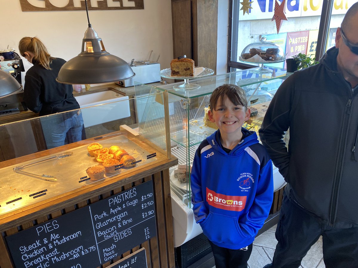 Proper cold but super fun Saturday morning club ride today!! Some made a u-turn with cold hands unfortunately - so hopefully they’ve all warmed up again by now!!

Nice to see local cycling celebrity <a href="/WillrobertsWill/">Will Roberts</a> again too! Thanks for joining us Will!!! 🙌