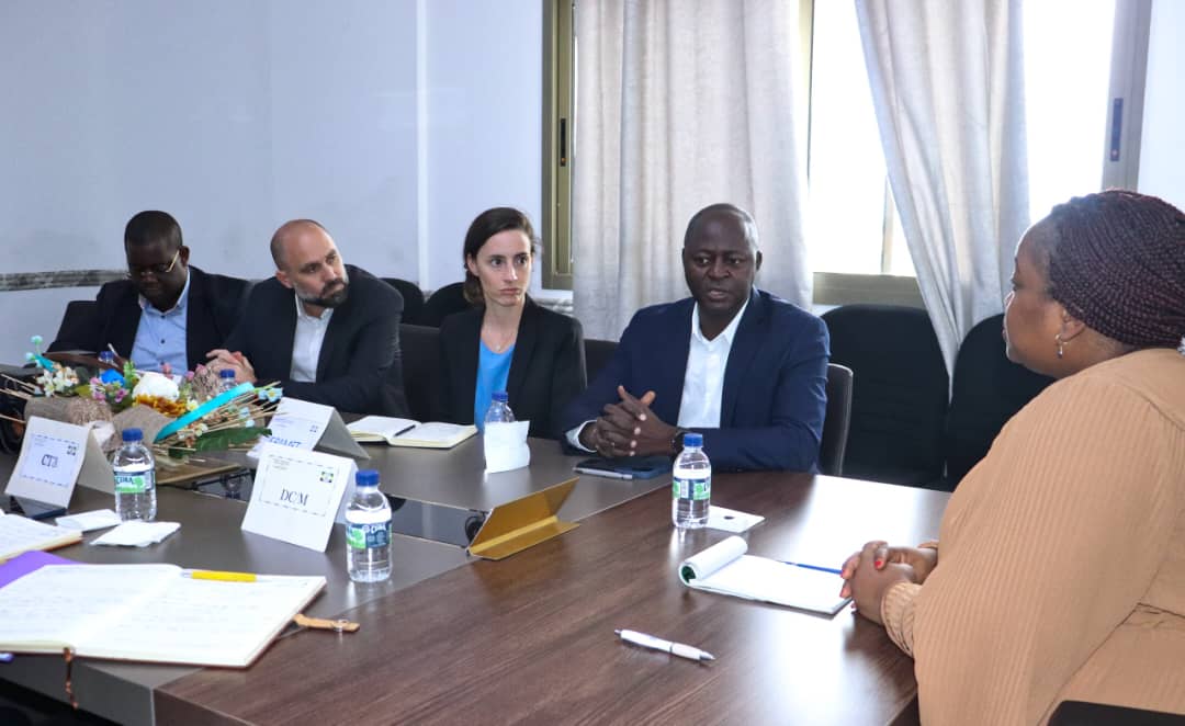 Lire pour l’Avenir
Notre Ministère en partenariat avec <a href="/GroupeEramet/">Eramet</a> et <a href="/BSF_Inter/">Bibliothèques Sans Frontières</a> ont développé un projet améliorant l’accès à l’information, l’apprentissage et l’employabilité des communautés rurales et isolées vivant le long du chemin de fer Transgabonais <a href="/LoiseTAMALGO/">Loïse TAMALGO (Mr)</a>