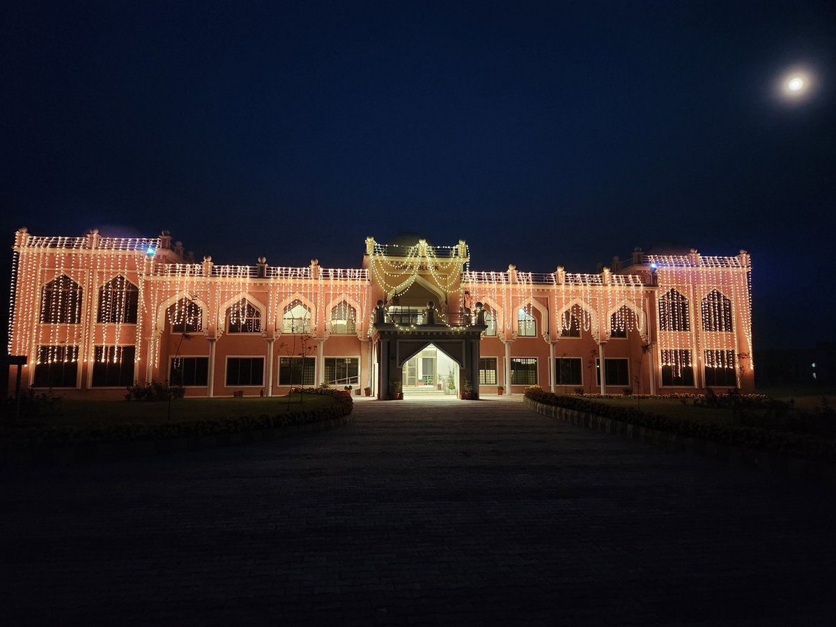 #UniversityOfSwabi on its Convocation eve.

Congratulations to all the students and their parents!

We wish you all the best!