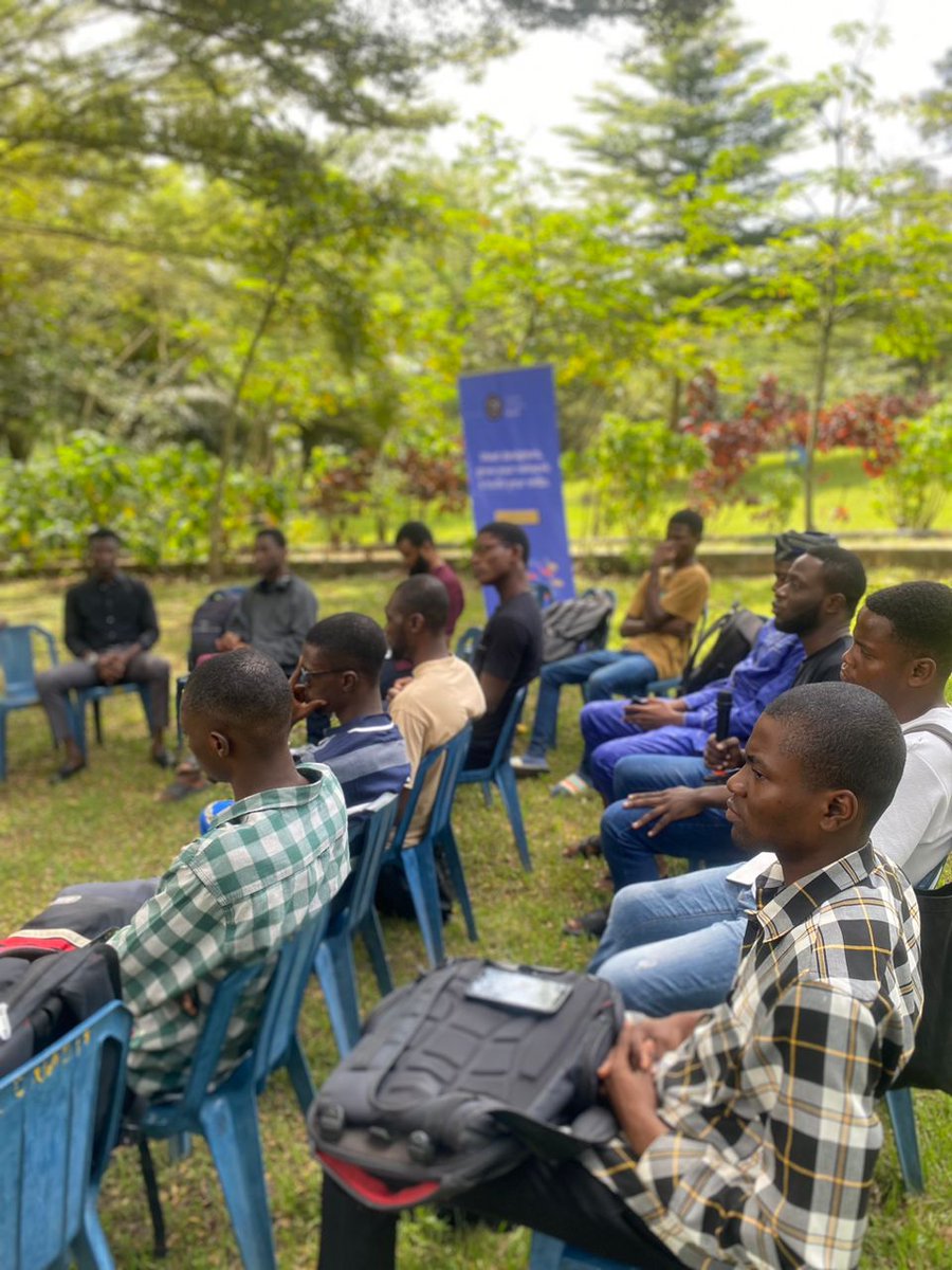 OluwaferanmiAr's tweet photo. Currently at @fof_akure Design Discourse and it was nice meeting with @topeonigbinde and @d_users_designr .
Would talk about the lessons later
#fofakure
#DesignDiscourse https://t.co/BkH15drhY3