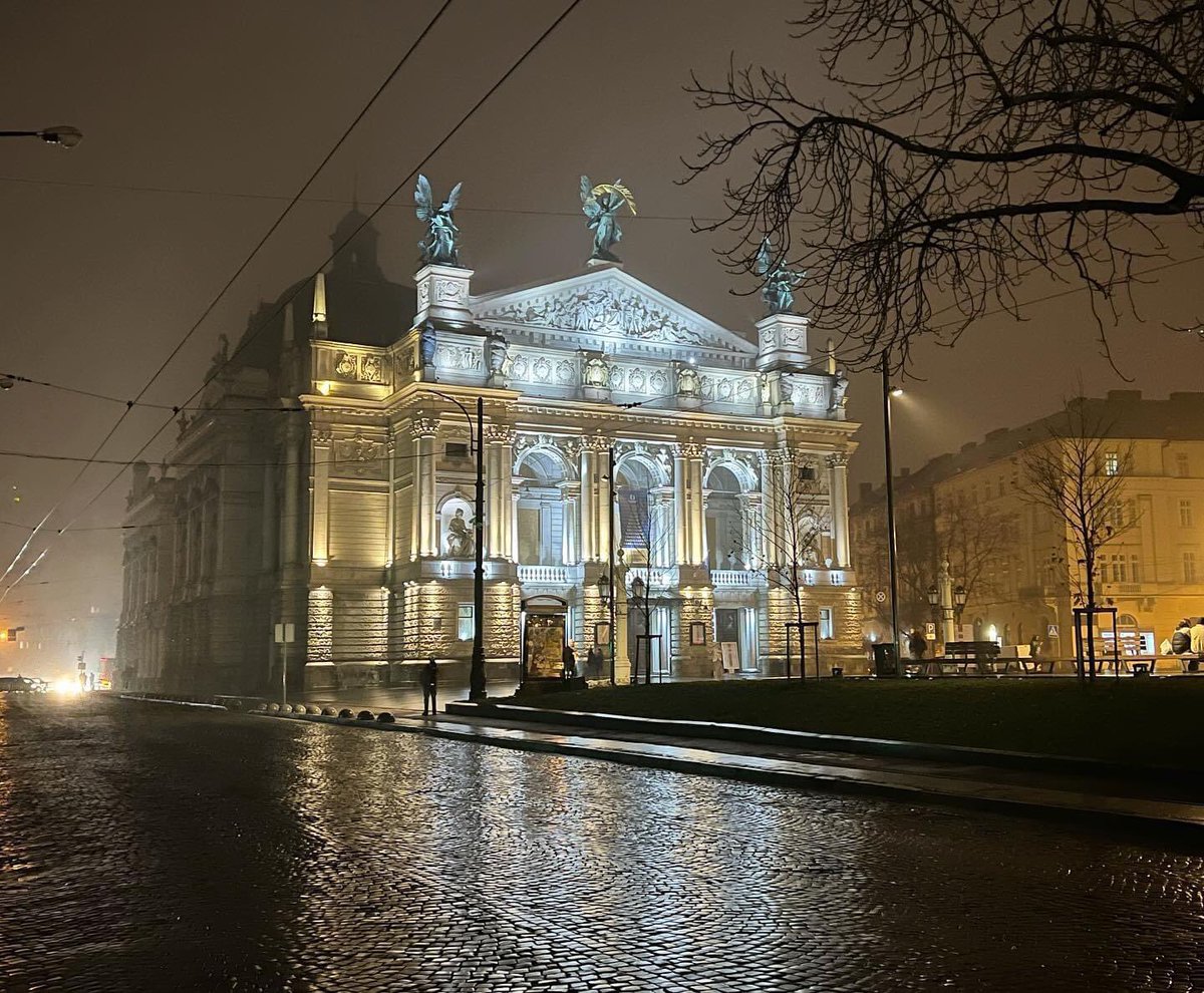 front_ukrainian's tweet photo. ⚡️Friends, let's get to know each other better)

I am from Lviv, 🇺🇦Ukraine

From where do you continue to support Ukraine? https://t.co/OCsfhV9Nnb