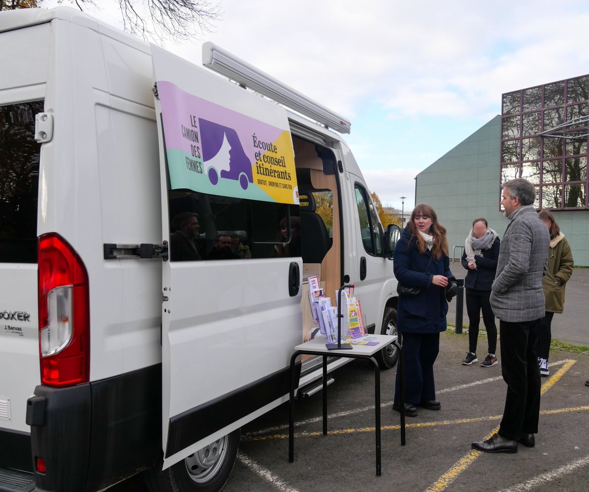 Prefet14's tweet photo. La prise en charge en zone rurale des victimes de violences intrafamiliales, conjugales et sexuelles est maintenant accessible grâce au camion des femmes.

Dispositif mobile itinérant, financé par l’État, il permet de donner un accès plus simple aux personnes désirant des informations sur le droit des femmes, la santé, l’égalité entre les femmes et les hommes et la prise en charge des violences intrafamiliales, conjugales et sexuelles.

🚚 Le camion des femmes est stationné ce samedi #25Novembre sur le parking à l’entrée de la Fonderie à Hérouville-Saint-Clair.
