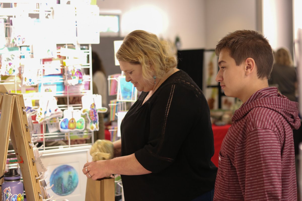 LelandArts's tweet photo. Don't forget about one of our most highly attended markets! Holiday Art Market is on Dec 2 from 10 AM - 3 PM at the LCAC. Later that evening, from 6 - 8 PM, meet us at Town Hall for the yearly Tree Lighting. https://t.co/E7KFqrD8KM