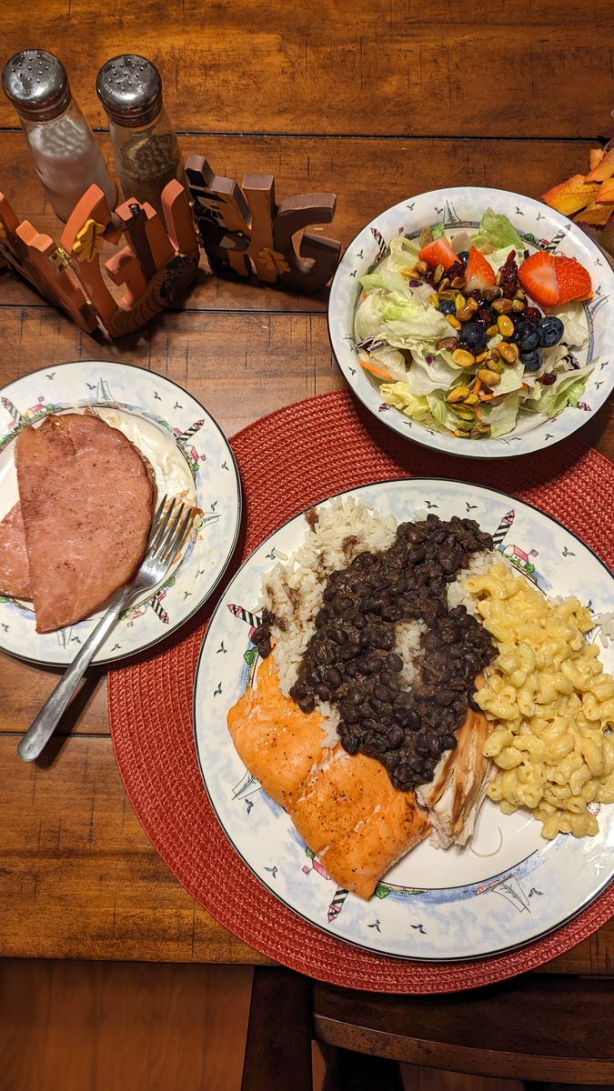 DapperRaptors's tweet image. Here are the leading entries from @zero_hbar and @memellionaires Don't miss your chance to join the competition! Follow the link to post your best meal photo before Monday for a free Daptor #NFT when Season 3 minting begins!
#NFTCommunity #Contest