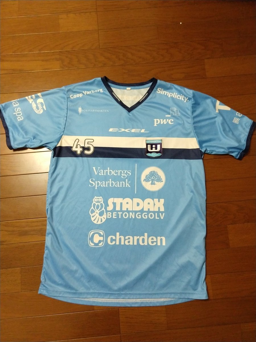 tufsfloorball's tweet photo. 本日も「フロアボール×ストラックアウト」に120名超のお客様にご来場いただきました！誠にありがとうございます！
パーフェクト賞のユニフォームはまた残ってますので、明日の最終日に是非フロアボーラーのご参戦、お待ちしております！SSLユニフォームをご自宅にお迎えしてください！
#外語祭 https://t.co/XUCbaHw3Ff