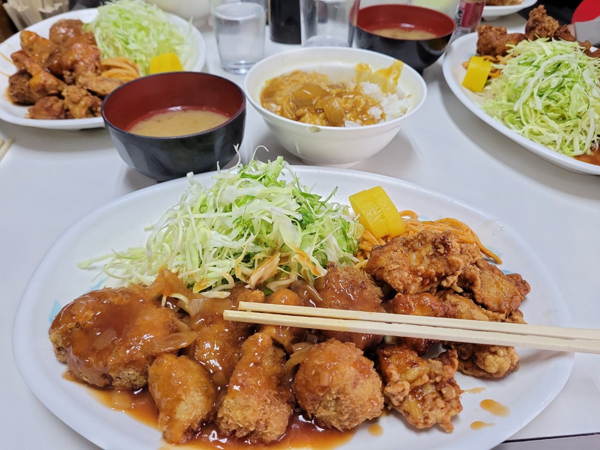 rita95952906's tweet photo. 今日はバイクで下田まで。
とんかつ一（はじめ）で朝昼兼用ごはん🍚
頼んでないのにお替り盛ってくるオバチャン好き😋 https://t.co/3NkqNe6tpf
