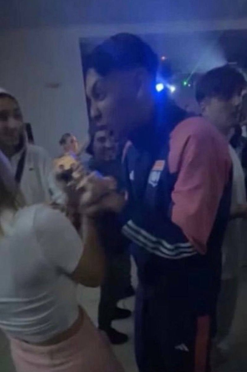herqles_es's tweet photo. 🇫🇷 | Imágenes filtradas del principal sospechoso del atentado de Crépol, que resultó en el asesinato del joven Thomas.

Su nombre es Chaïd Akabli y es un norteafricano que forma parte del grupo de terroristas anti-blancos que salió de cacería la noche del atentado en Crépol. https://t.co/R56zLqX1ZE