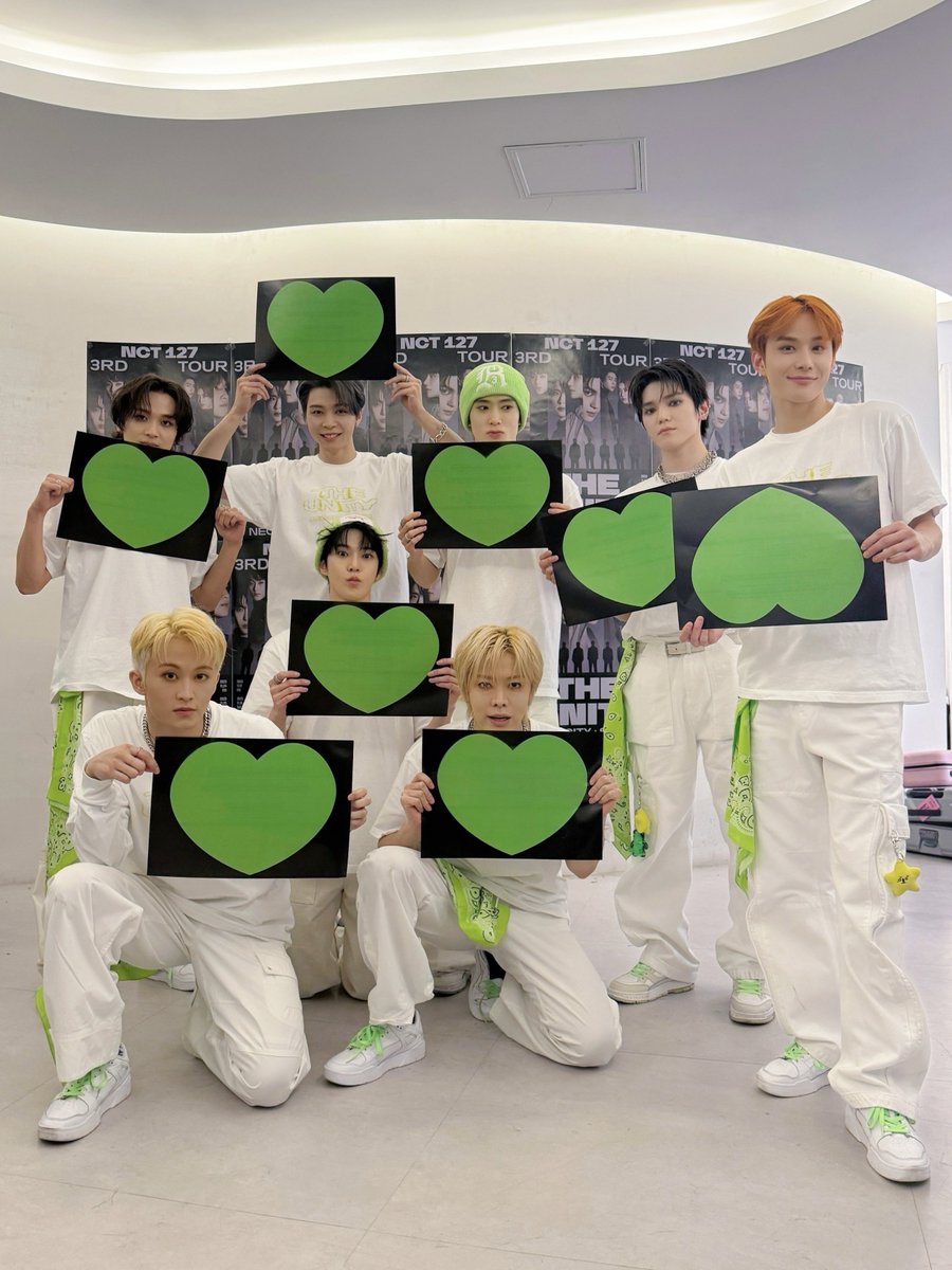 시즈니~ 오늘 모두 행복한 시간을 보냈겠죠? 저는 그러길 바래요
내일이 마지막인게 안 믿겨지지만 그래도 오늘은 후회없는 무대였던 것 같아요🥰 시즈니 우리칠 포레버💚 - #JOHNNY 

#NCT127 #NEOCITY
#NEOCITY_THE_UNITY
#NCT127_NEOCITY_THE_UNITY
