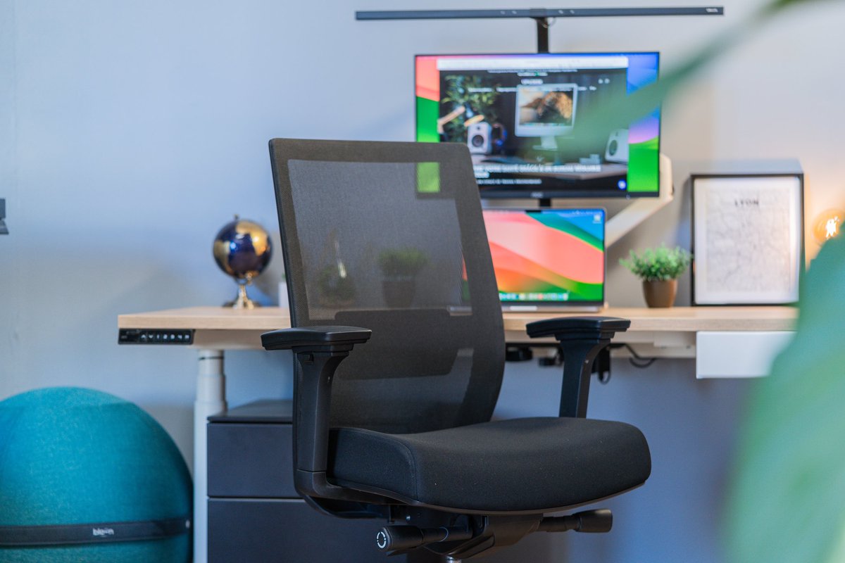 Up_&_Desk tweet media