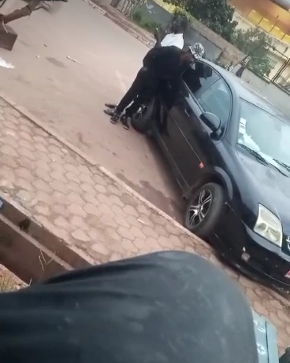 tchokowa's tweet photo. @MantoZui velui qui a posté cette vidéo est aussi du même rend que ces criminelles https://t.co/eT9UoVJPl6