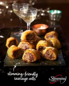Amiemcgjohn's tweet photo. A buffet, a graze boards, picky-bits – whatever you call it, there are plenty of way to enjoy your party favourites and lose weight with Slimming World 🙌! Search ‘party’ on the @SlimmingWorld  blog for recipes like these mouth-watering sage and apple sausage rolls 😍. https://t.co/mbDlJZuNJY