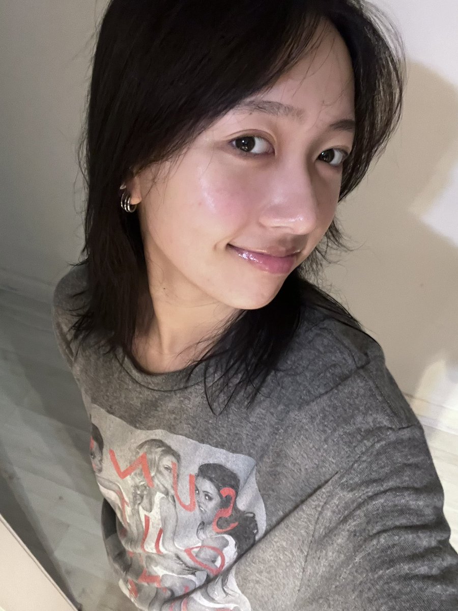 hannahhbbahng's tweet photo. post shower glow 😶‍🌫️ https://t.co/hmIoOrFdMu