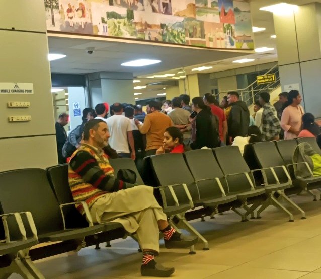 sarmast_021's tweet photo. "Air India, flight A1821 from (IXJ) to (SXR) is delayed by six hours. Please provide updates promptly. #Airlndia #FlightDelay Attention @airindiain, Requesting immediate assistance asap
#CustomerService
#JammuKashmir
#jkmedia https://t.co/obYELHCQkl