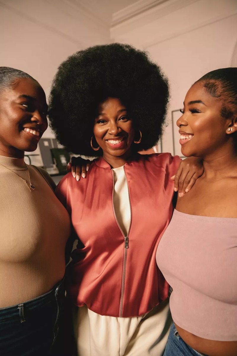 More gorgeous shots of @Jamelia wit 2 of her daughters @tejareneee & @itstianiaaliyah for their @SheaMoisture partnership in the ‘Same Roots, New Rules’ campaign 😍🙌🏿🔥 #jameliadavis #motherdaughter #naturalhair #naturalista #4chair #afro #melanin #melanated #brownskin