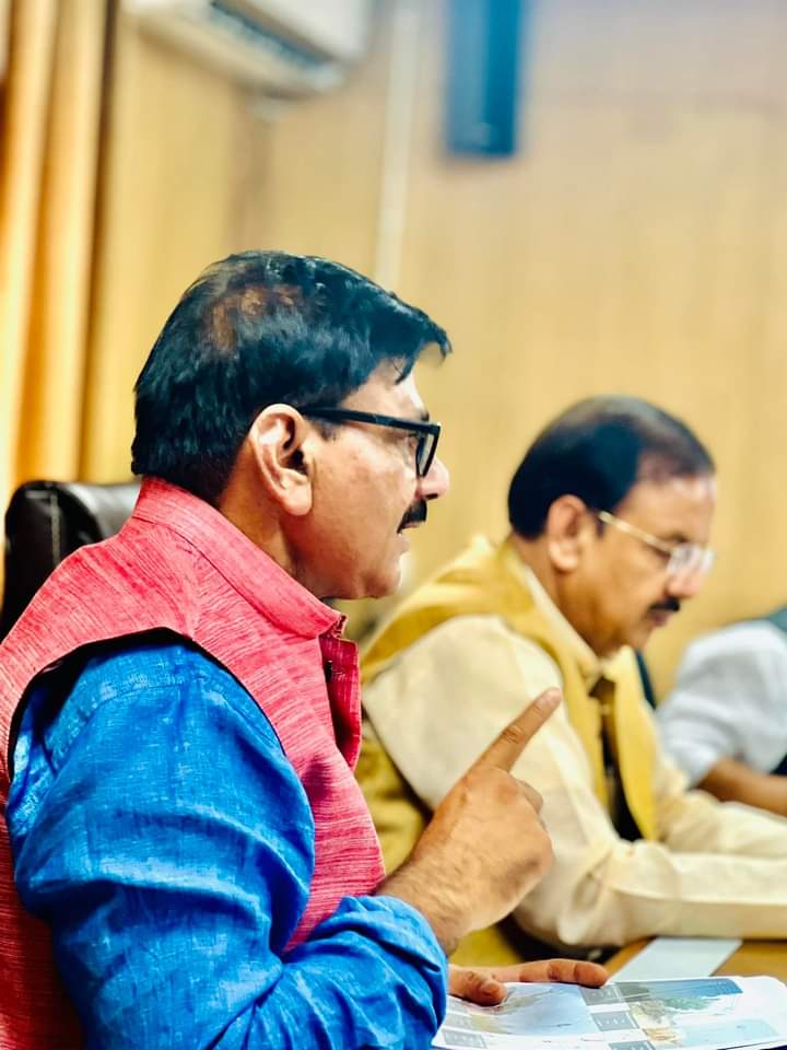 Jewar63's tweet photo. सूरजपुर स्थित कलेक्ट्रेट सभागार में आयोजित ज़िला इलेक्ट्रिसिटी कमेटी की रीवैप्ड डिस्ट्रीब्यूशन रिफॉर्म स्कीम की समीक्षा बैठक में विद्युत विभाग के अधिकारियों के साथ निर्बाध विद्युत आपूर्ति, जर्जर लाइनों को दुरुस्त कराए जाने, को लेकर चर्चा
@DhirendraGBN https://t.co/Na7sXDZAoh