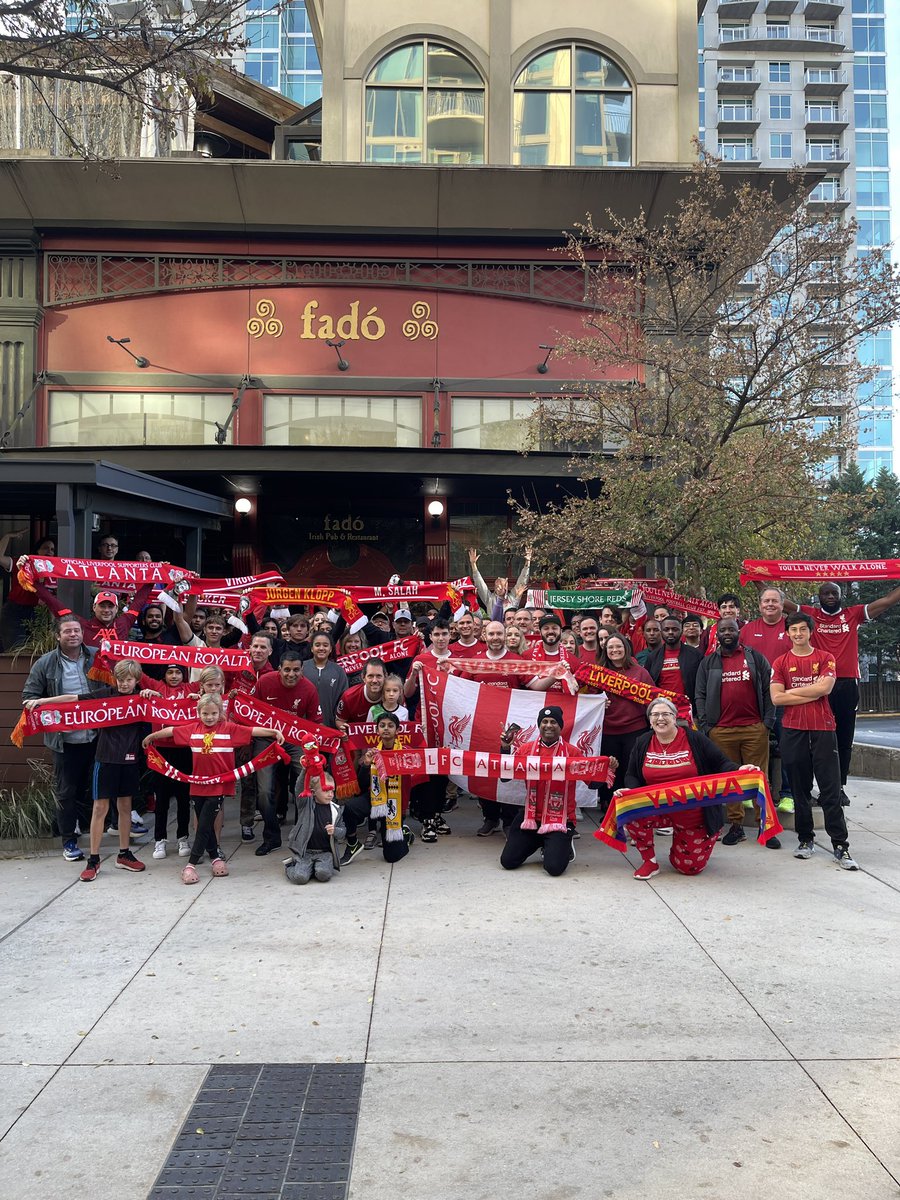 OLSCAtlanta's tweet photo. The 44° Atlanta Reds who want to get this photo over with so we can go back inside and order some breakfast #HTPhoto
#MCILIV #LFC #OLSC #Atlanta #ATL @MightyRed_LFC @NBCSportsSoccer #MyPLMorning @LFCUSA @PLinUSA #COYR #YNWA https://t.co/NzHo2t8S2K