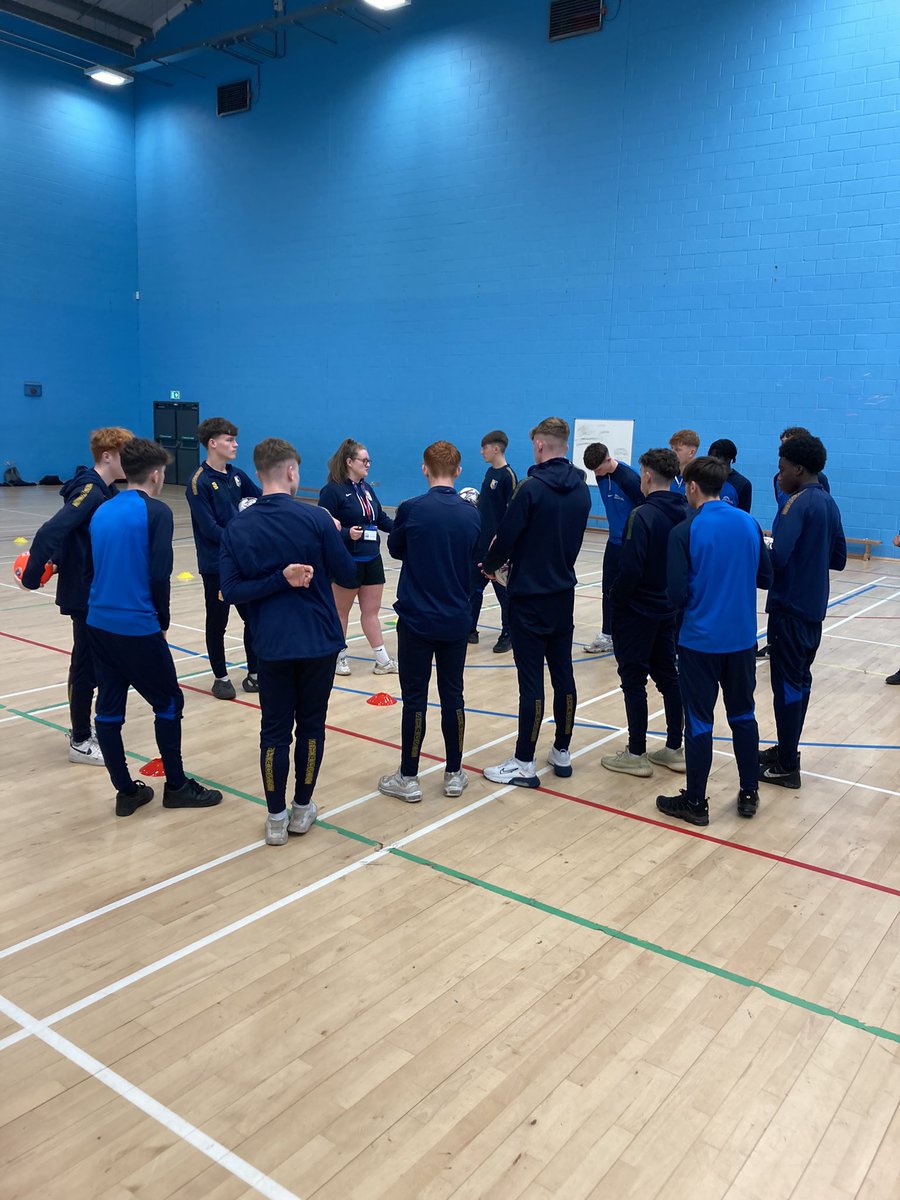Thank you to @NottsFA for leading a session on inclusive football to @WestNotts Mansfield Town Football Academy students. Looking forward to seeing them lead a inclusive football event to Mansfield Primary Schools #learntolead 🙌🏻