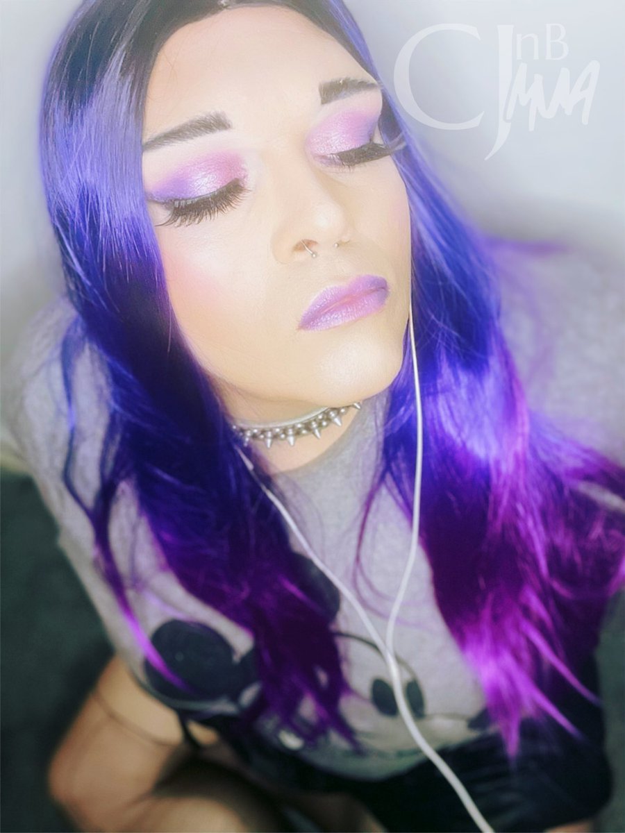 Thx! If I’m honest I’m a little sick of fem makeup in general. I feel like I’m not taken seriously as a makeup artist because of it and honestly I’ve been enjoying masc makeup more. But have this as a reminder of what I can do when I’m in the mood 💜
