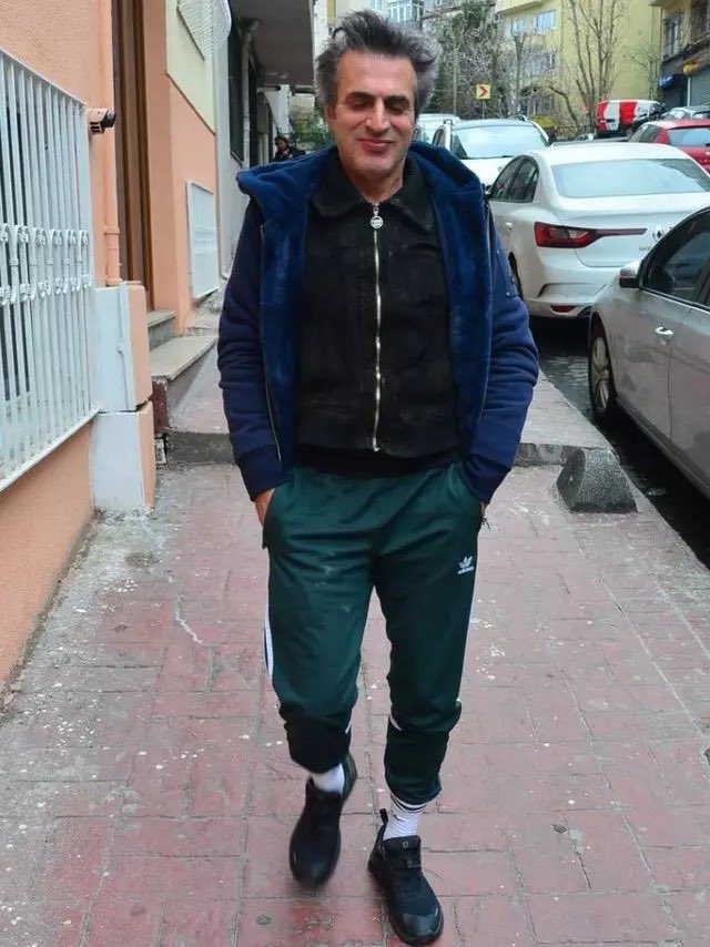 ariyorsantakibi's tweet photo. "Mehmet Ağar" Diyarbakır  çarşıkarıştı  ankaratravesti   SİBERGÖZ-7 SİBERGÖZ-7 "AFAD'dan 64"  Amedspor  Amedspor  Amedspor  Amedspor 

Teoman: “Boş boş dolaşıyorum. Ömrüm kafelerde geçiyor.” https://t.co/MJ9X4Ek6Ee