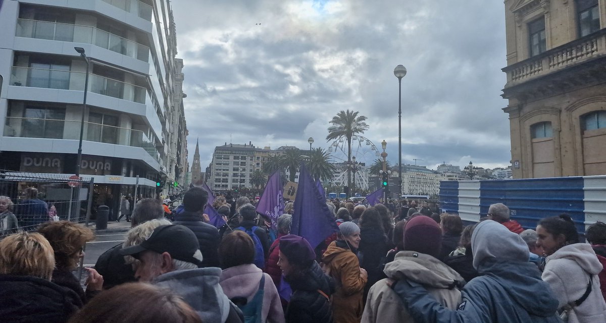 pce_epk's tweet photo. Indarkeria matxisten aurka.
En marcha las movilizaciones #25N Elkarrekin borrokan.
En la calle contra la violencia machista #Gasteiz #Donostia
#A25 Emakumeen aurkako indarkeria ezabatzeko Nazioarteko Eguna.
Esta tarde no faltes en
#Bilbo #Irunea https://t.co/YqVlNa0Jdf