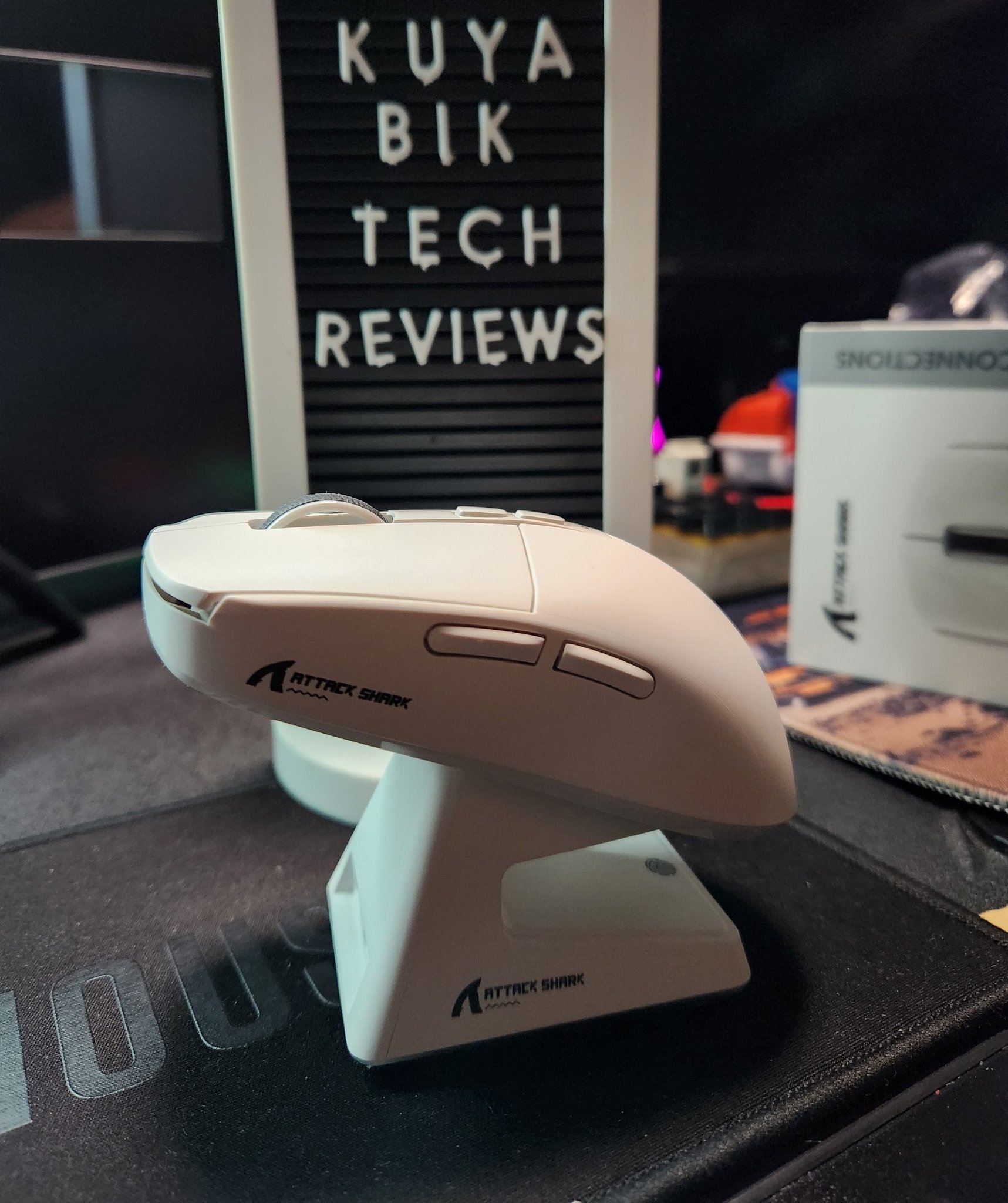 jtech_kbtr on X: Another new mouse from @ATTACKSHARKGEAR 😱 this is the attack  shark X6 and it's a different shape from the popular X3. Currently testing  this mouse for my review. 🇵🇭