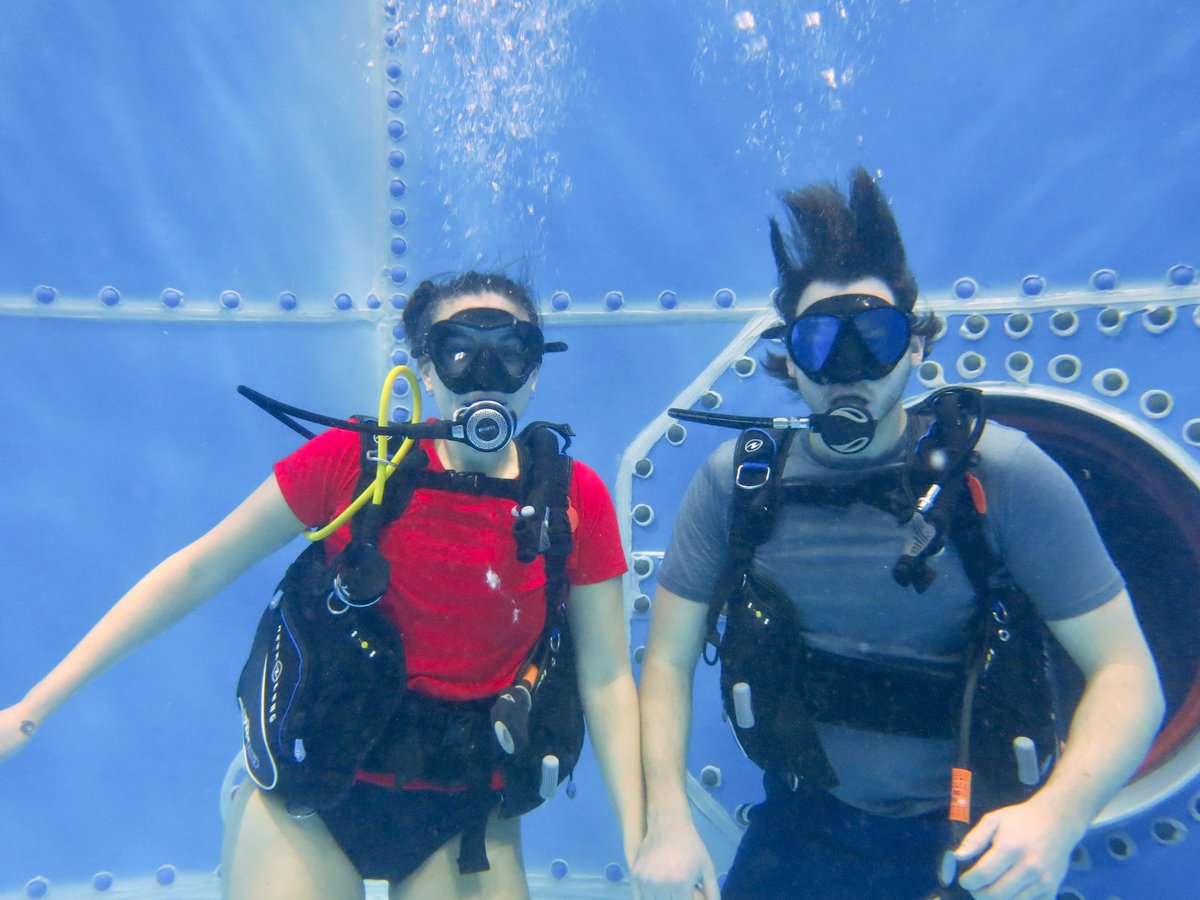 Dive into an unforgettable underwater adventure with our Try Scuba sessions! 
Check out these incredible photos from Pilar and Robert's recent Pool Session! 
Looking for the perfect Christmas gift idea? A Try Scuba session could be the ultimate surprise for your loved ones! 🎁