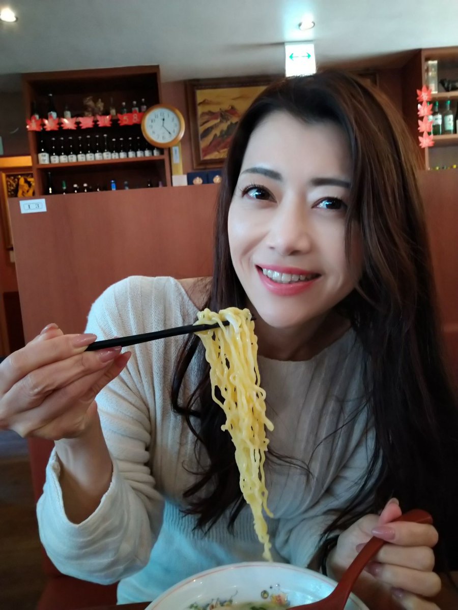 名古屋フェニックス個撮、オフ会にご参加下さった皆様ありがとうございました^_^
撮影会前にファンと公園ポートレイト撮影📷ランチにラーメンいただきました🍜
オフ会後はイルミネーション撮影、ありがとうございました✨
来月も第4土曜に♪
オフ会に空きがあるので、先行予約は名古屋フェニックス迄♡ https://t.co/N0hiNYrVvf
